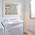 3 Bedroom Gorgeous In Prázdninový dům Carrouges