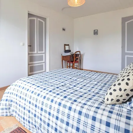 Semesterbostad 3 Bedroom Beautiful In Carrouges