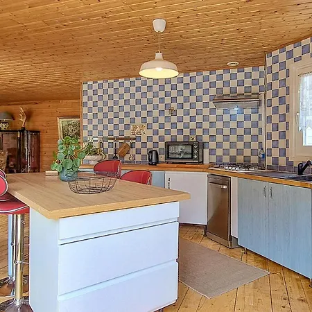3 Bedroom Beautiful In Semesterbostad