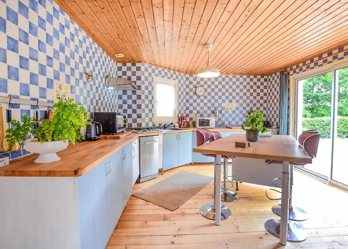 3 Bedroom Amazing In Carrouges