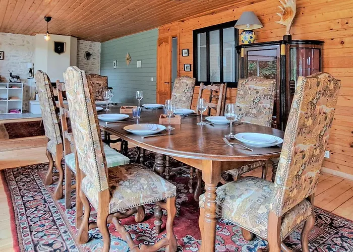 3 Bedroom Amazing In Дом отдыха Carrouges